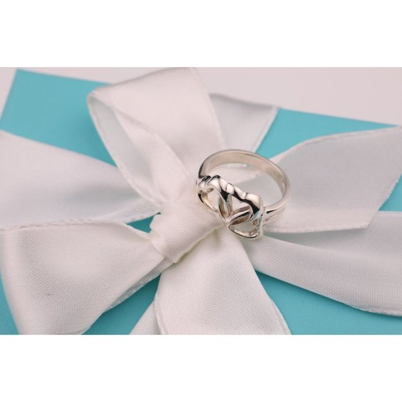 Tiffany & Co. Vintage Triple Heart Ring in Sterling Silver - Picture 6 of 6
